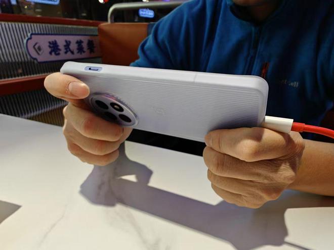 舰配置迅速普及聊一加Ace5Pro九游会真人游戏第一品牌无需等待旗(图19)