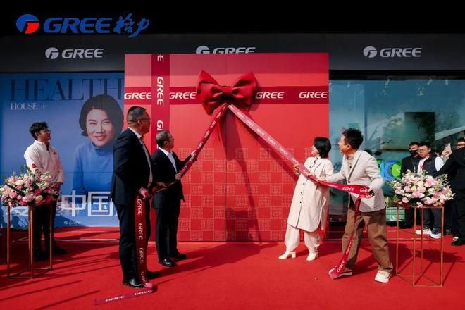 度秀身材霍雨浩和雪帝搞偷袭一九游会j9登录王秋儿俯视角(图3)